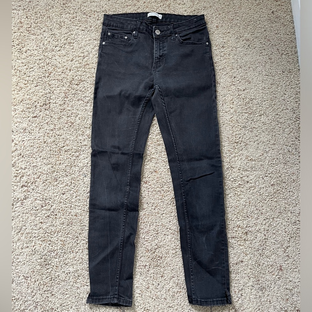 Zara women’s black distressed jeans size 4